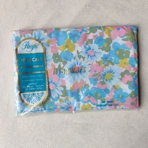 1960s Daisy Floral Twin Flat Sheet Fabric New Sealed Irregular Groovy Pastels